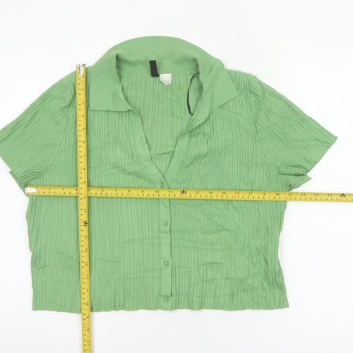 H&M Women Green L Ribbed Knit Collared Short Sleeve Button-Up Top