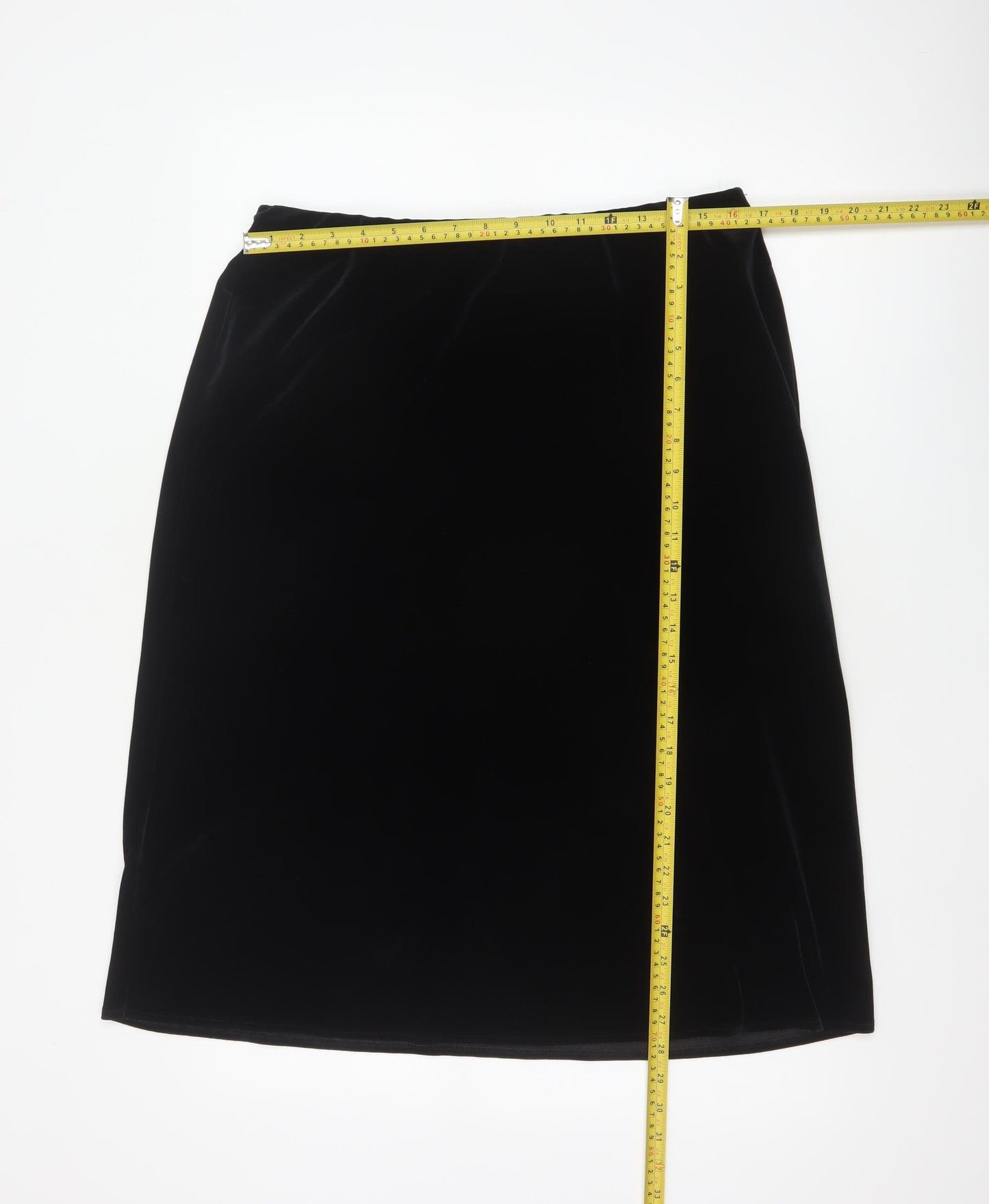 Berkertex Women Black Size 16 Velvet A-Line Knee Length Skirt