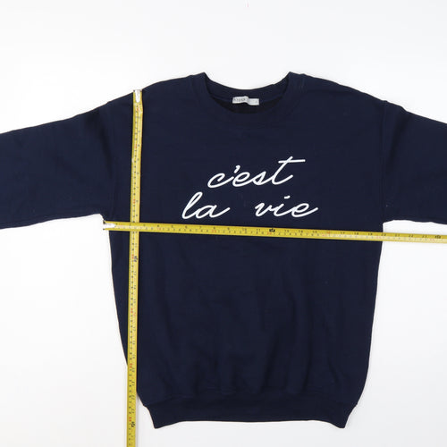 Oasis Women’s Blue S C’est La Vie Graphic Pullover Sweatshirt