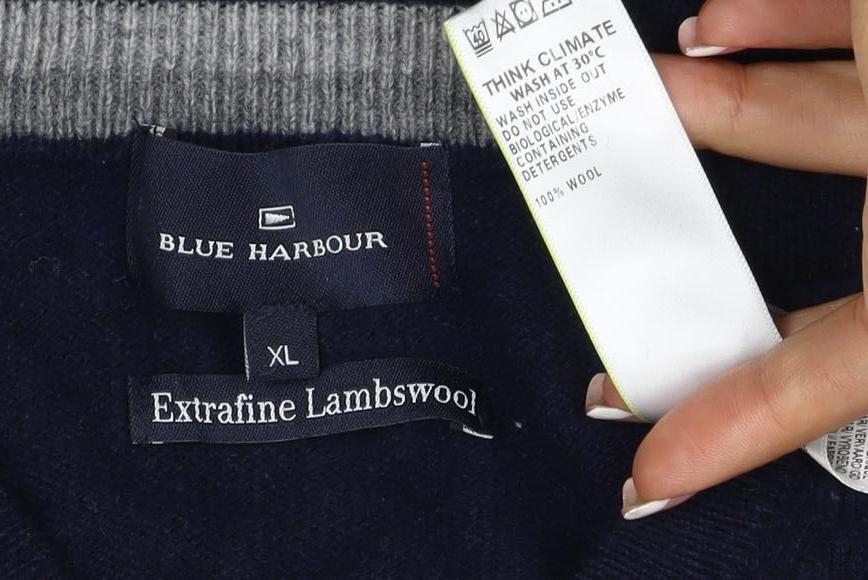 Additional view of Blue Harbour Men’s Navy XL Lambswool V-Neck jumper Classic
