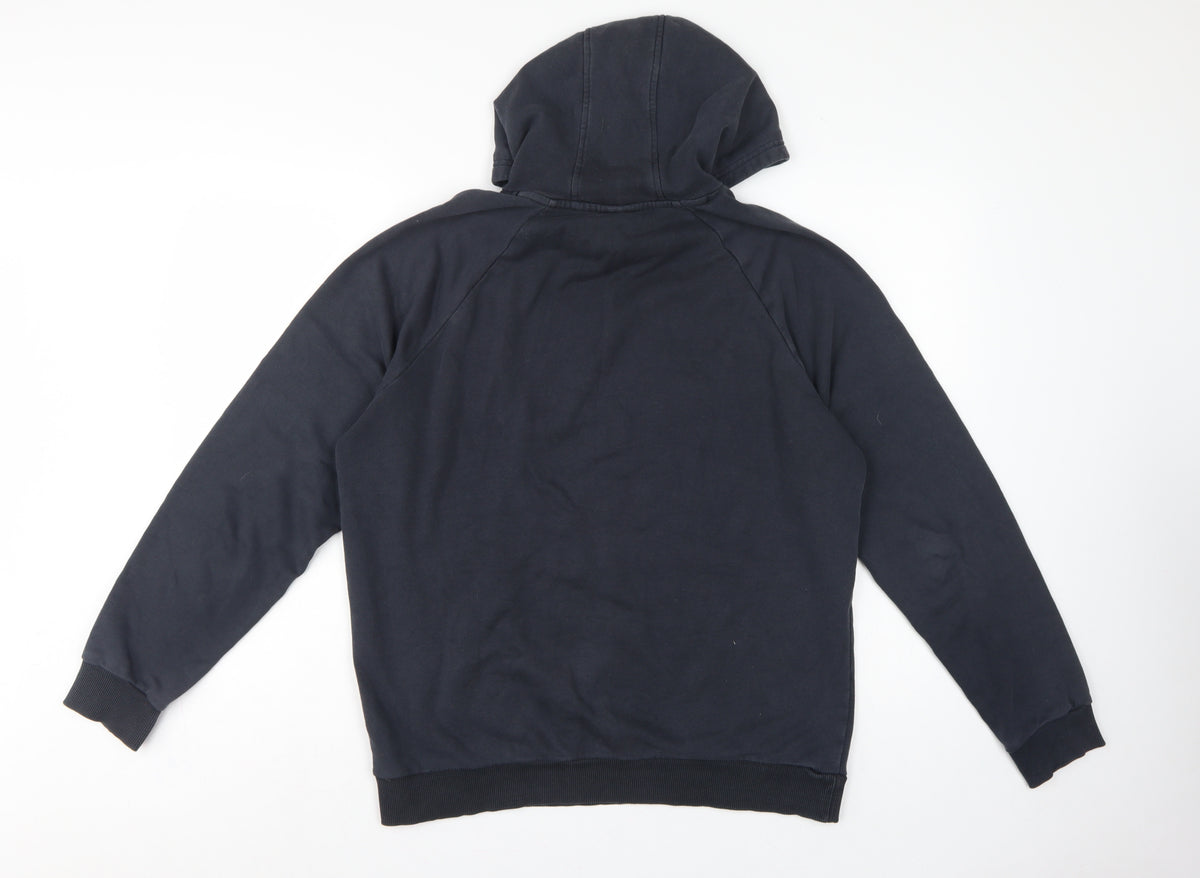 Brand and care label for Under Armour Men’s Black M Pullover Hoodie Camo Logo Fleece