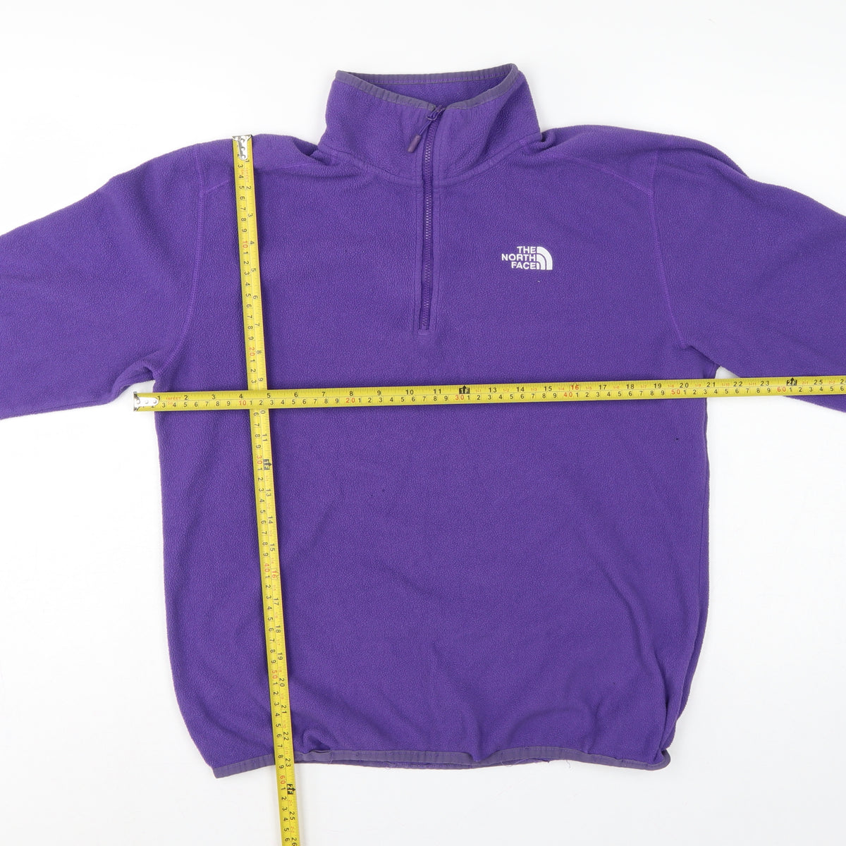 Close-up detail of The North Face unisex purple m 1/4 zip fleece pullover sweatshirt