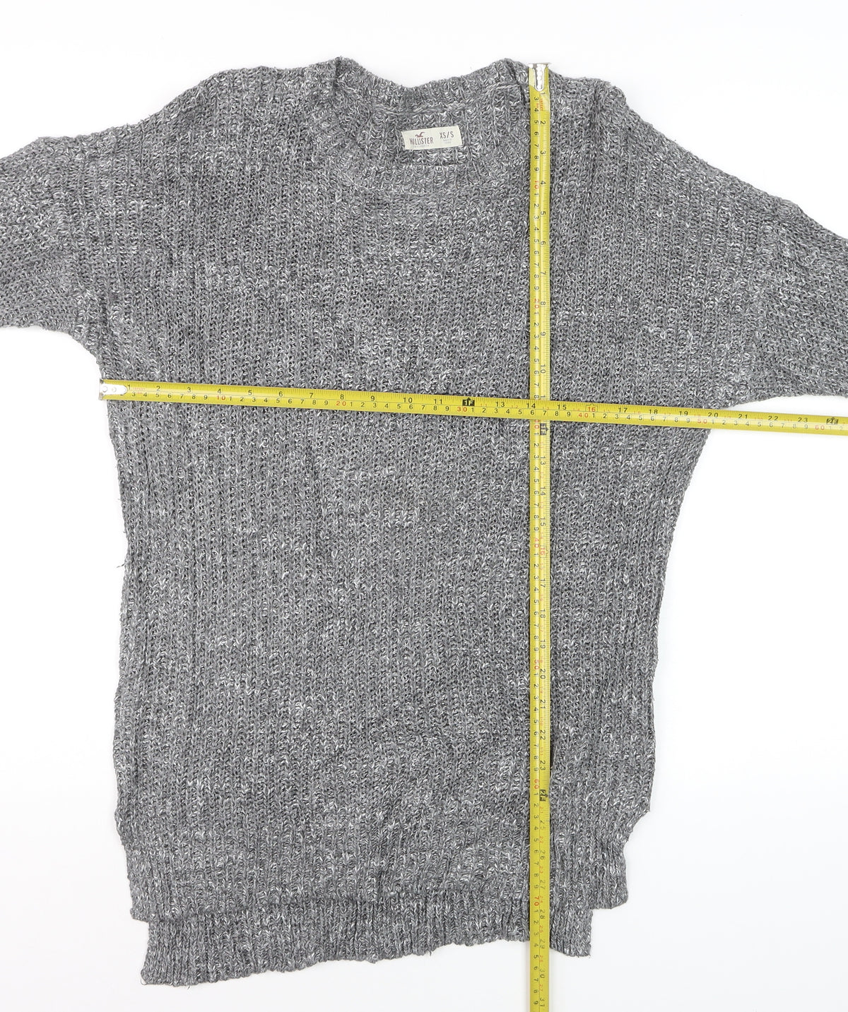 Close-up detail of Hollister Men’s Grey XS/S V-Neck Chunky Knit jumper