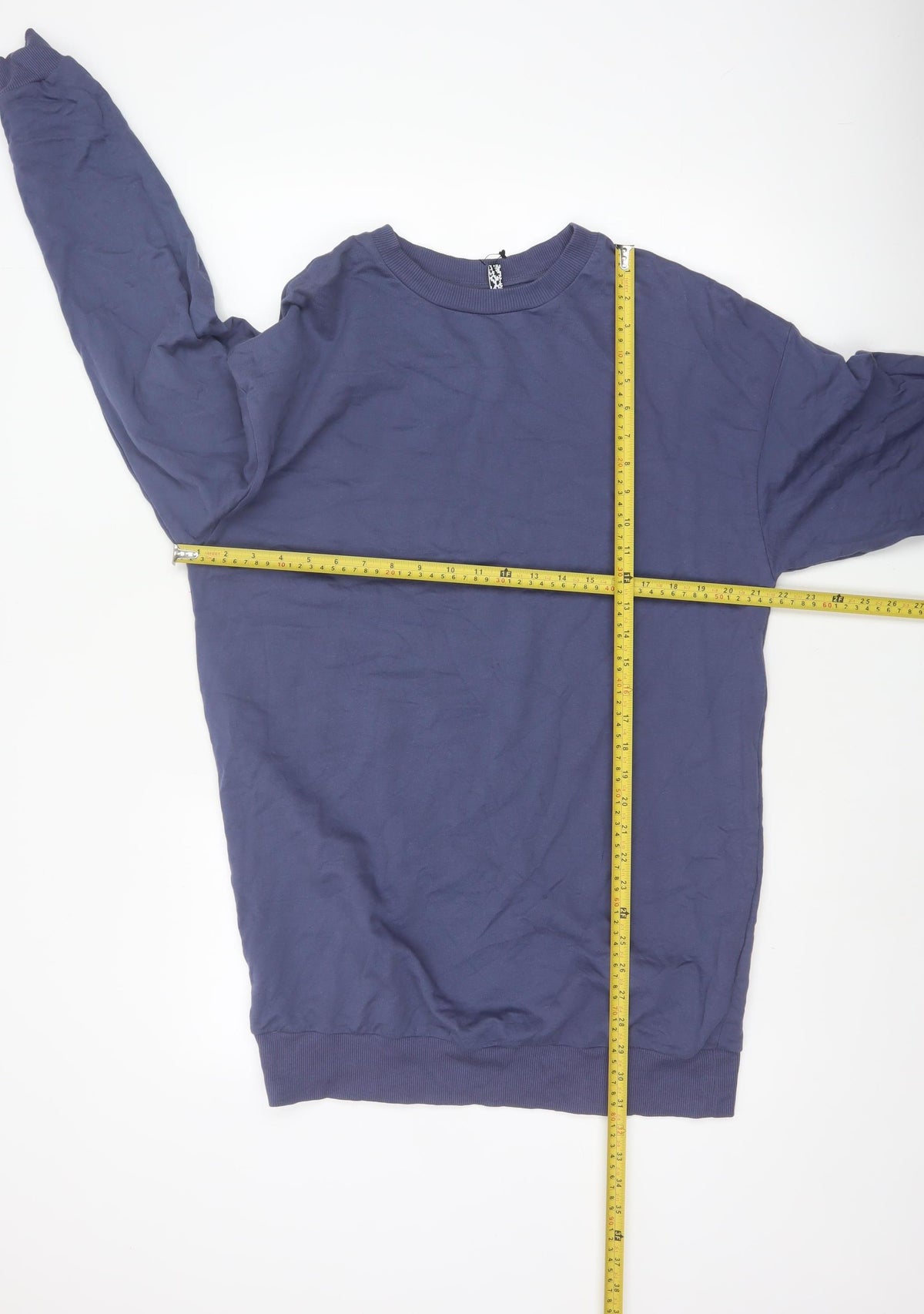 Close-up detail of ASOS Design Women’s Blue UK 8 Longline Crew Neck Pullover Sweatshirt