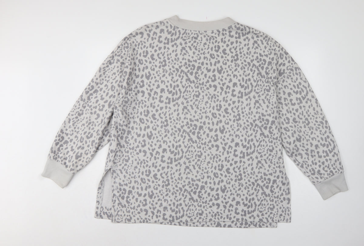 Brand and care label for GAP Women Grey Leopard Print XL Pullover Crew Neck Sweatshirt