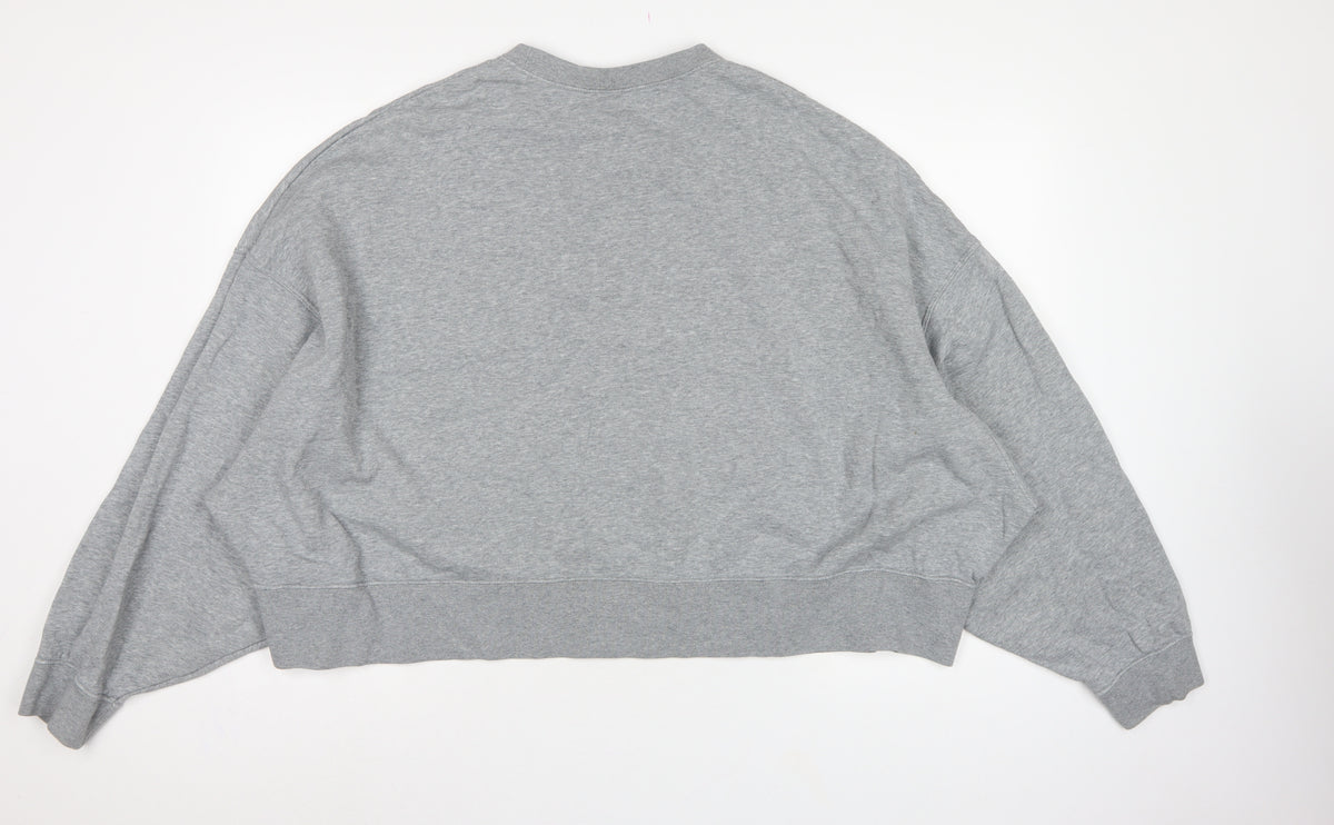 Brand and care label for Nike Women’s Grey 2XL Pullover Crew Neck Logo Sweatshirt