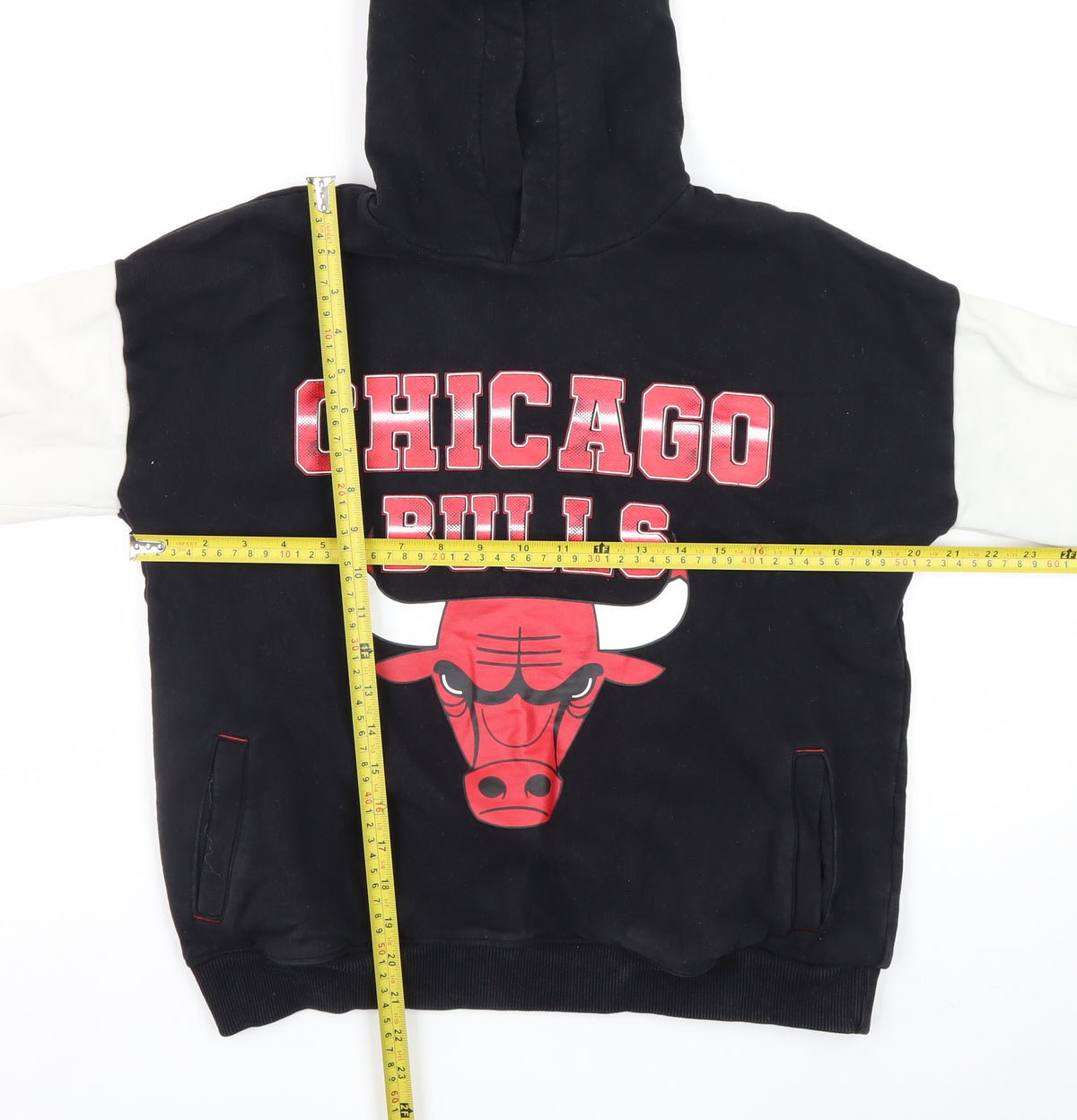 NBA Boys Black Chicago Bulls 12-13 Years Pullover Graphic Hoodie