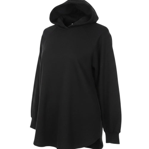 Prewornwholesale black pullover hoodie with long raglan sleeves, ribbed cuffs, and a curved hem in a minimalist style.