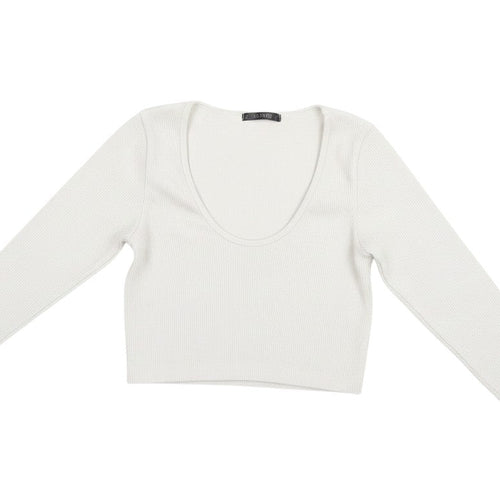 Prewornwholesale grey ribbed polyamide cropped long sleeve t-shirt with a scoop neck design