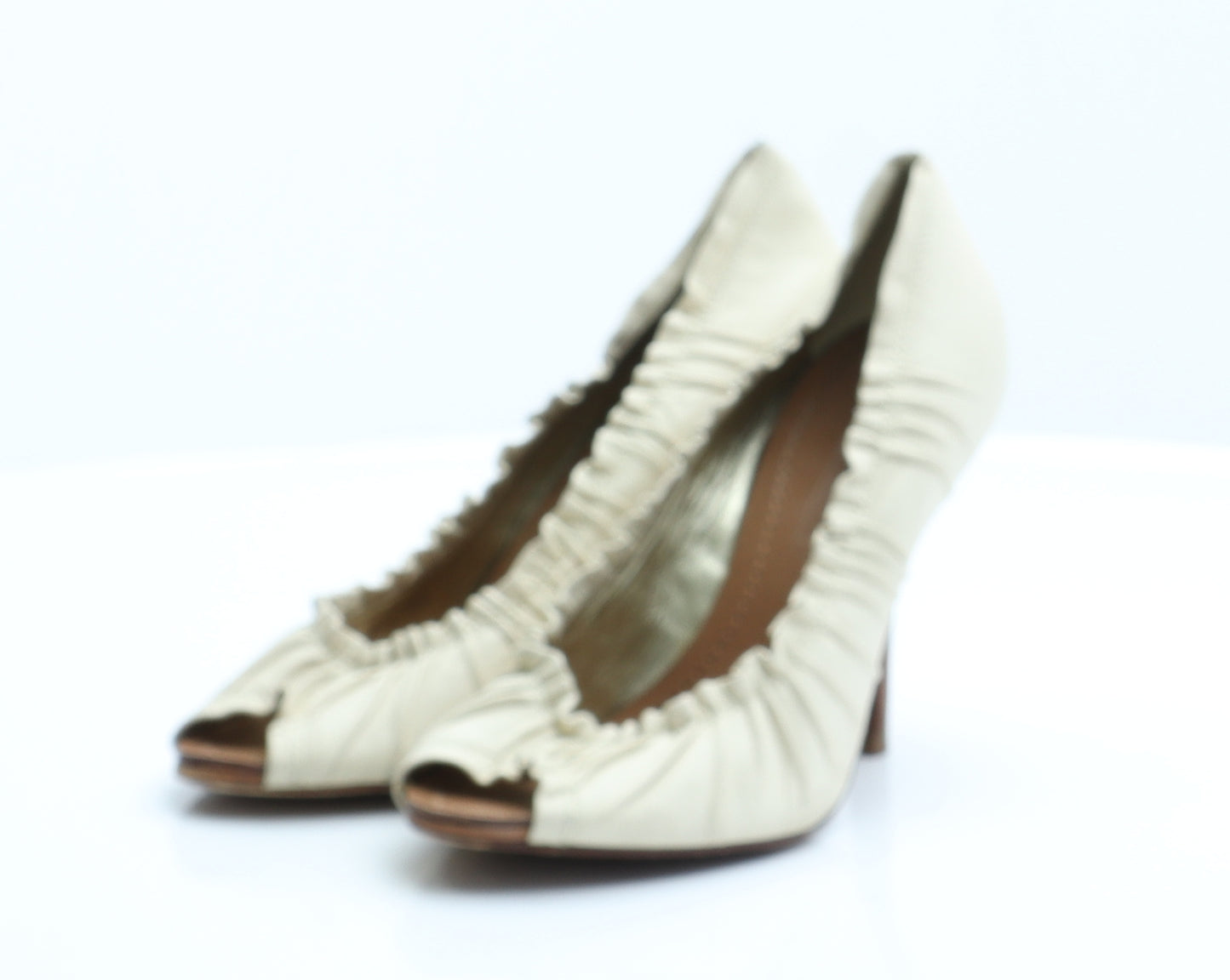 BCBGMAXAZRIA Womens Ivory  Faux Leather Court Heel 4 EUR 37