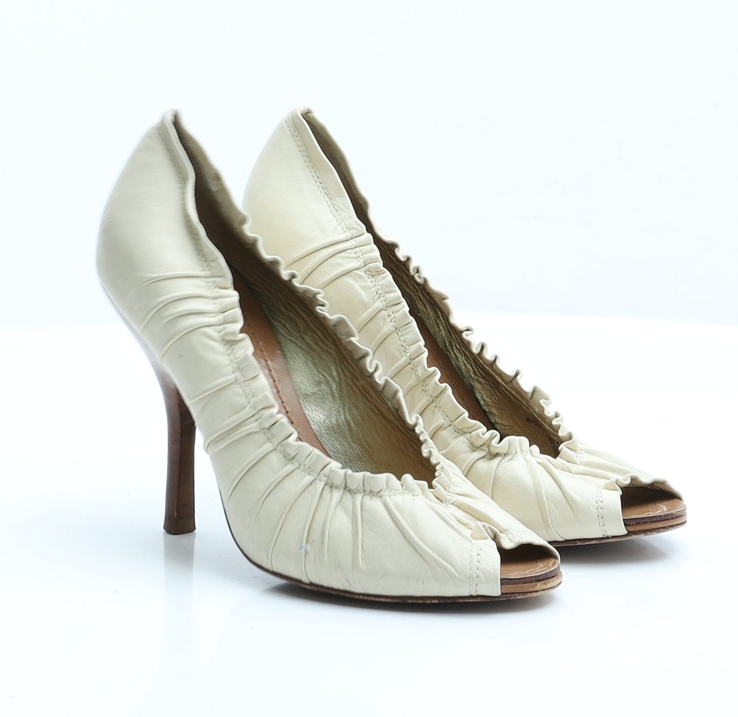 BCBGMAXAZRIA Womens Ivory  Faux Leather Court Heel 4 EUR 37