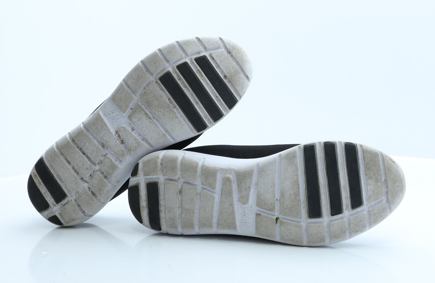 Divided Mens Black Geometric Polyester Trainer  7.5 EUR 41