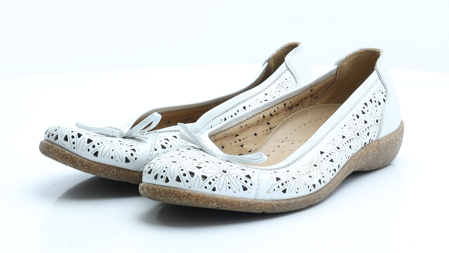 Loretta Womens White  Faux Leather Ballet Flat 6 EUR 39