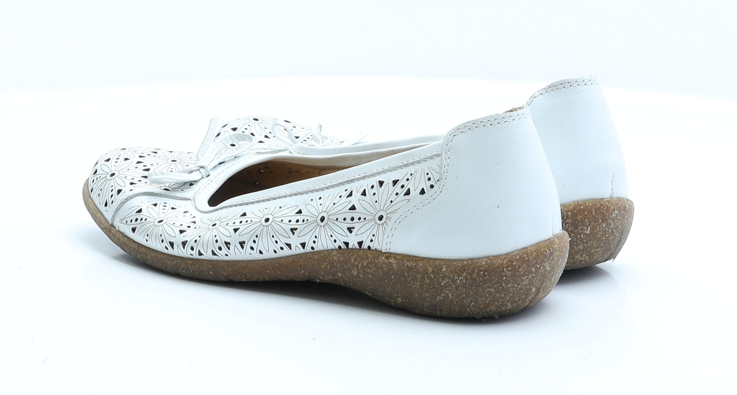 Loretta Womens White  Faux Leather Ballet Flat 6 EUR 39