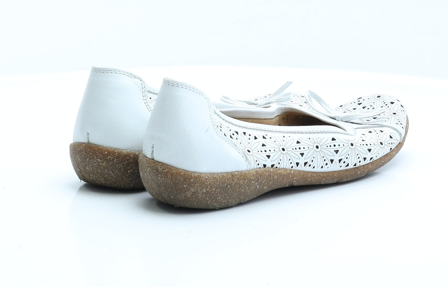 Loretta Womens White  Faux Leather Ballet Flat 6 EUR 39