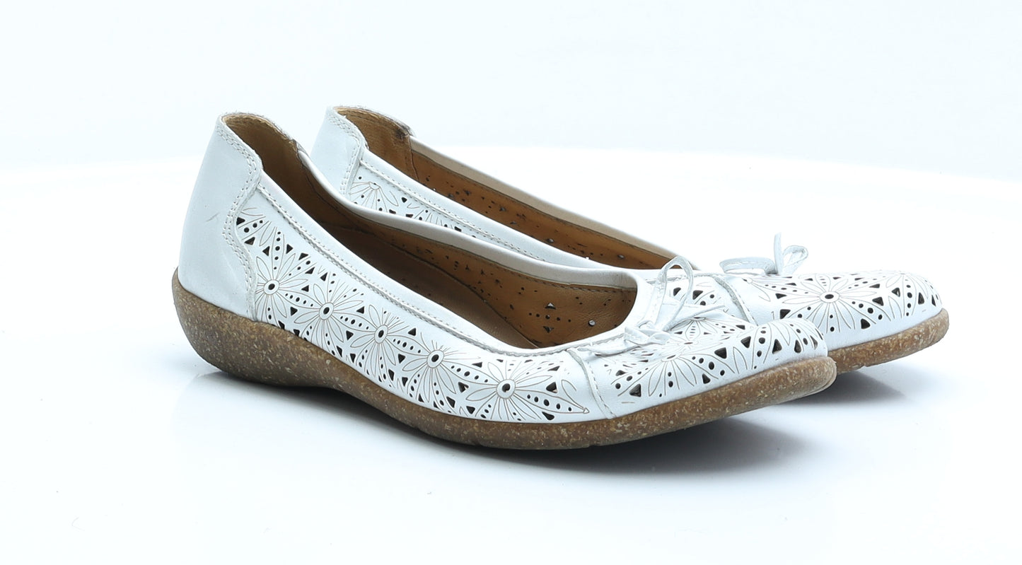Loretta Womens White  Faux Leather Ballet Flat 6 EUR 39