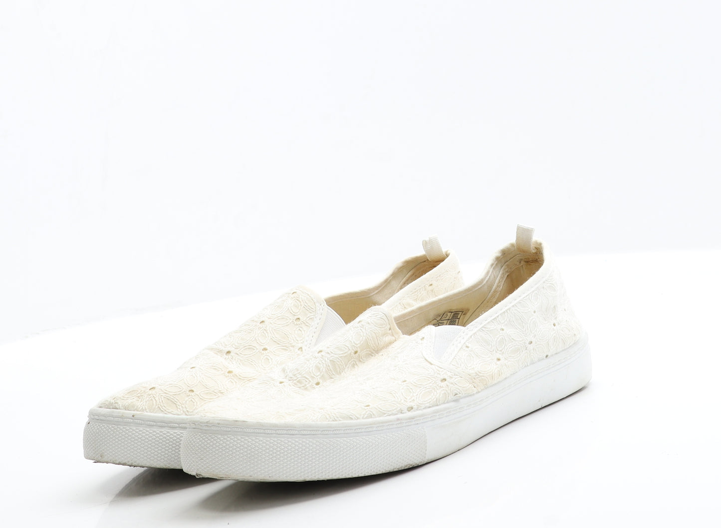 Atmosphere Womens White  Fabric Flat  7 40