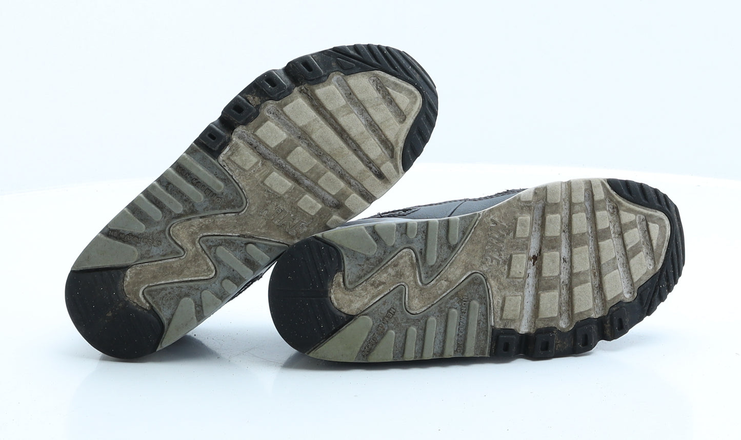 Nike Boys Black  Faux Leather Trainer  12 EUR 30