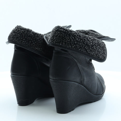 Preworn Womens Black  Faux Leather Bootie Boot 5 EUR 38