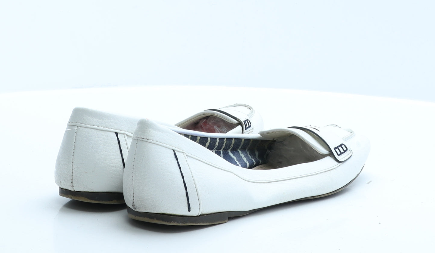 Preworn Womens White  Polyester Ballet Flat 5