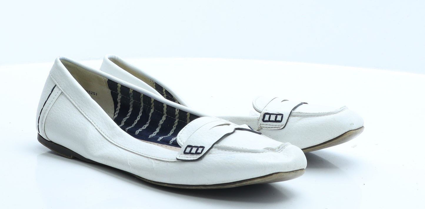 Preworn Womens White  Polyester Ballet Flat 5