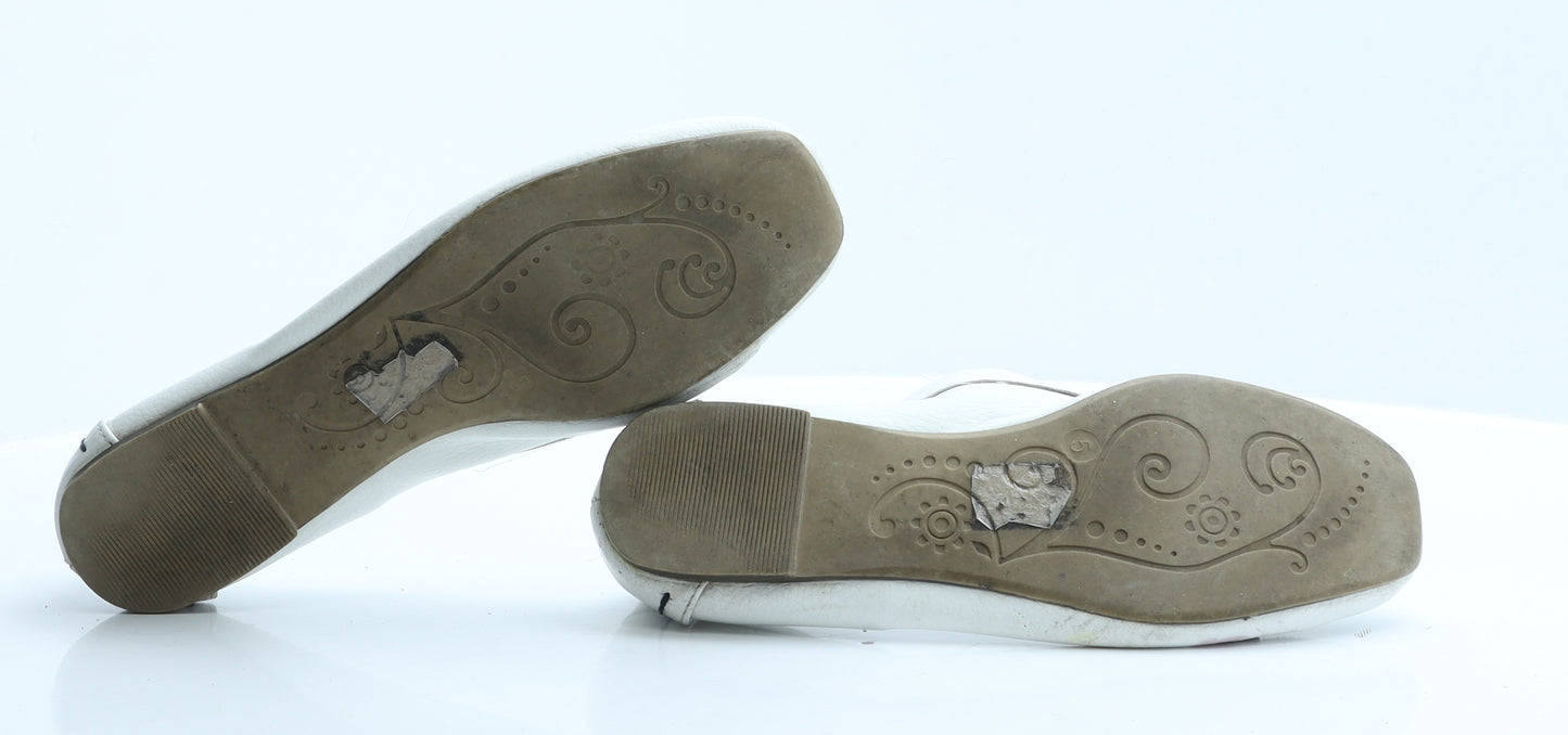 Preworn Womens White  Polyester Ballet Flat 5