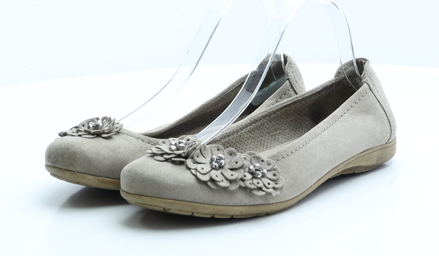 Preworn Womens Beige Faux Suede Ballet Flat UK 6 EUR 39