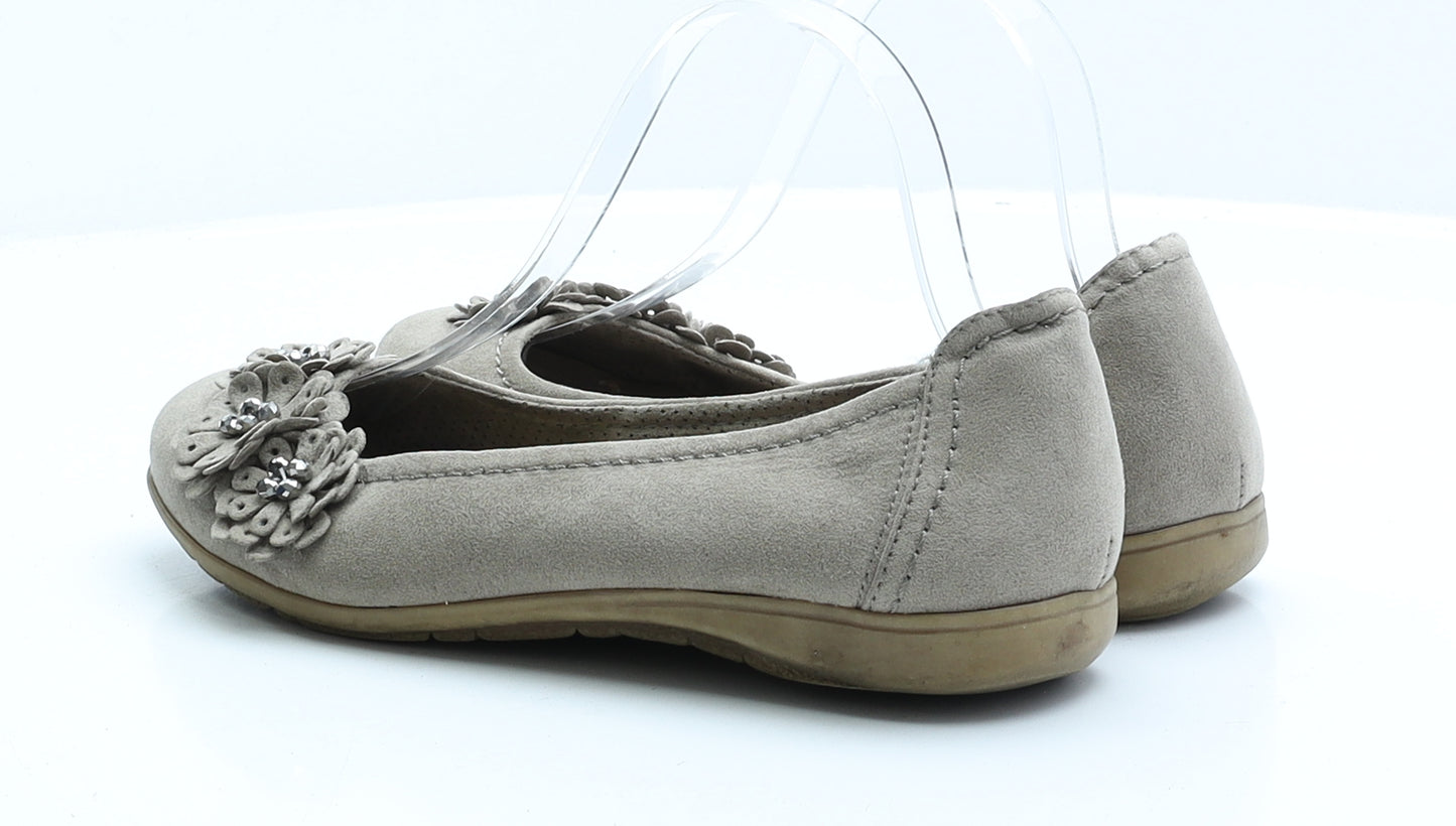 Preworn Womens Beige Faux Suede Ballet Flat UK 6 EUR 39