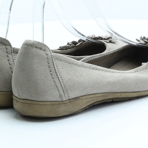 Preworn Womens Beige Faux Suede Ballet Flat UK 6 EUR 39
