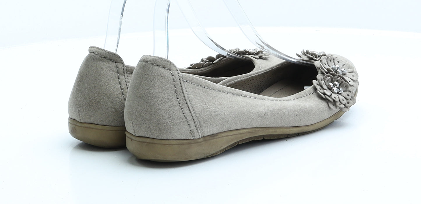 Preworn Womens Beige Faux Suede Ballet Flat UK 6 EUR 39