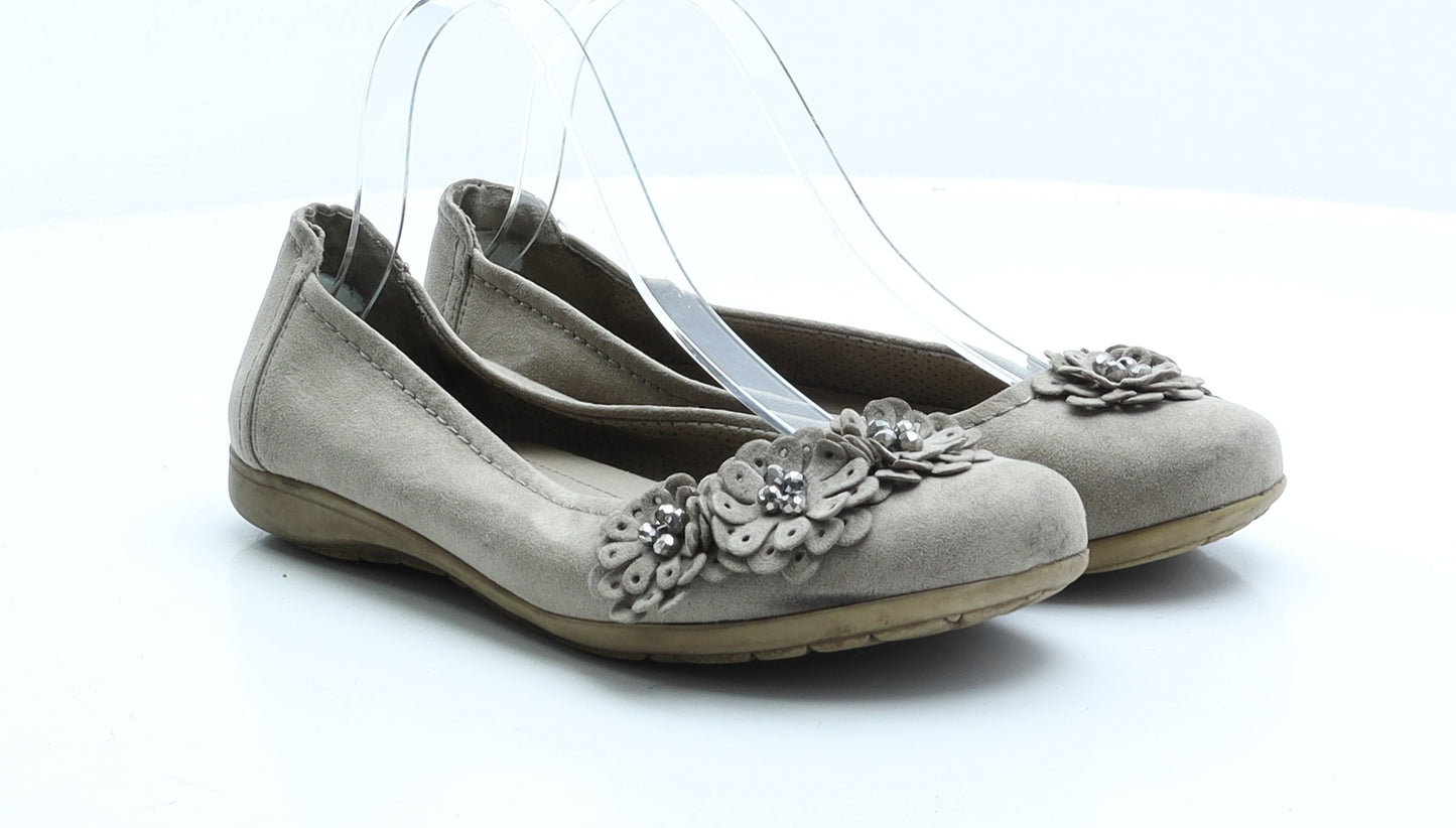 Preworn Womens Beige Faux Suede Ballet Flat UK 6 EUR 39