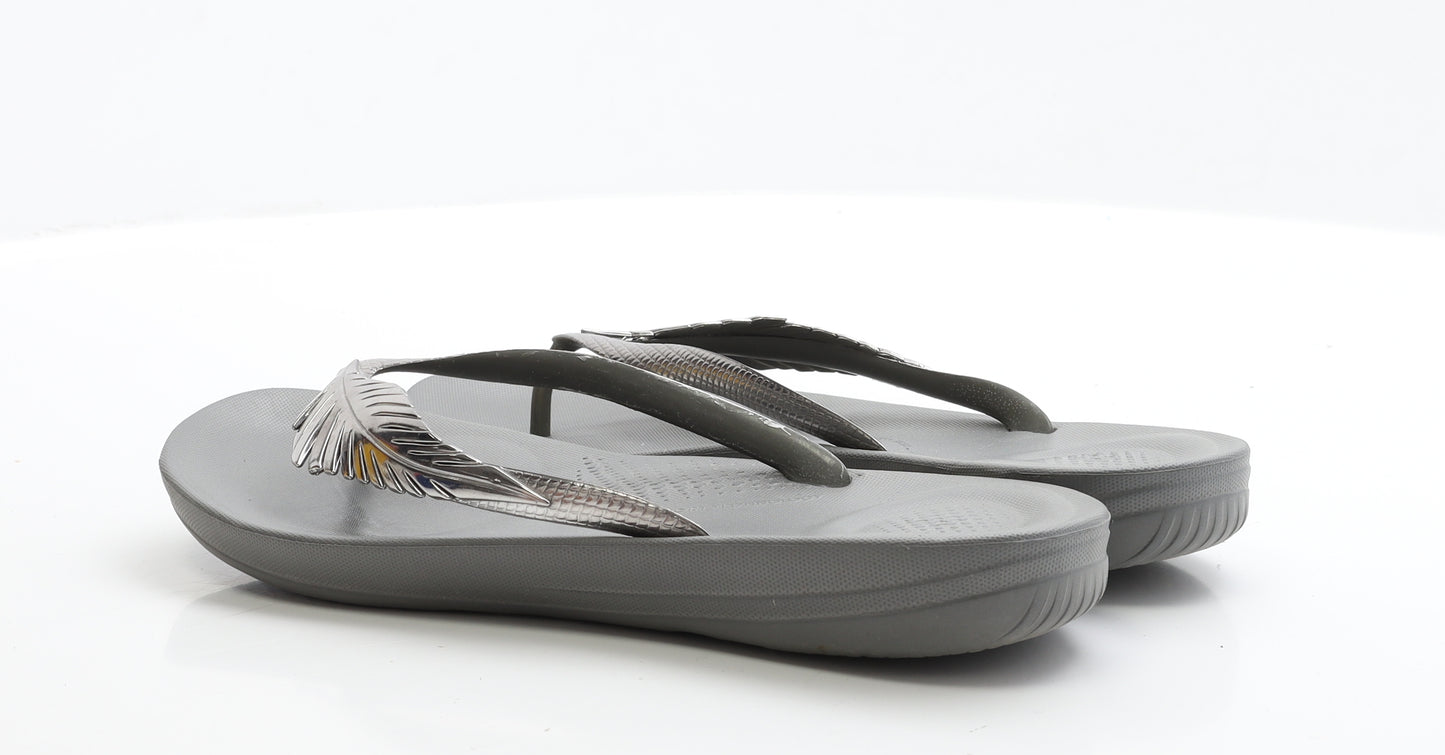 FitFlop Womens Silver Rubber Thong Sandal UK 8 EUR 42