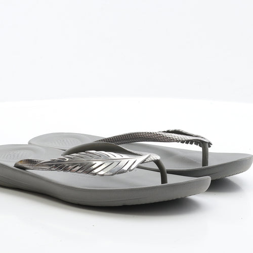 FitFlop Womens Silver Rubber Thong Sandal UK 8 EUR 42