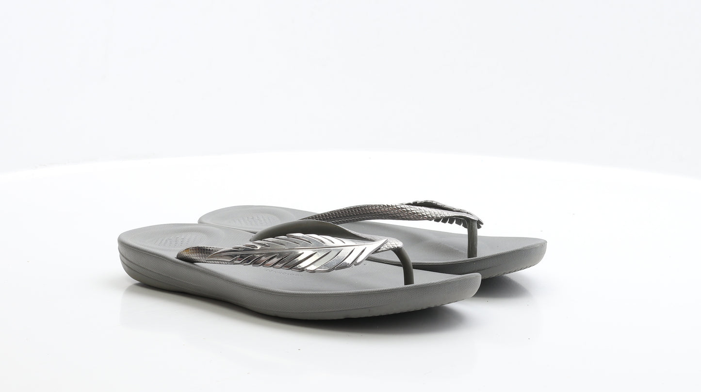 FitFlop Womens Silver Rubber Thong Sandal UK 8 EUR 42