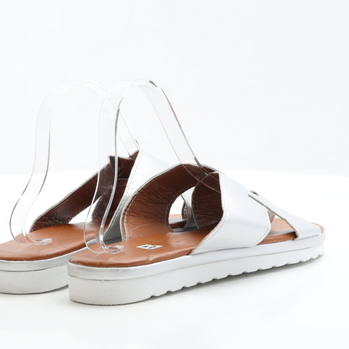 Preworn Womens Silver Polyester Slip On Flat UK 8 EUR 41