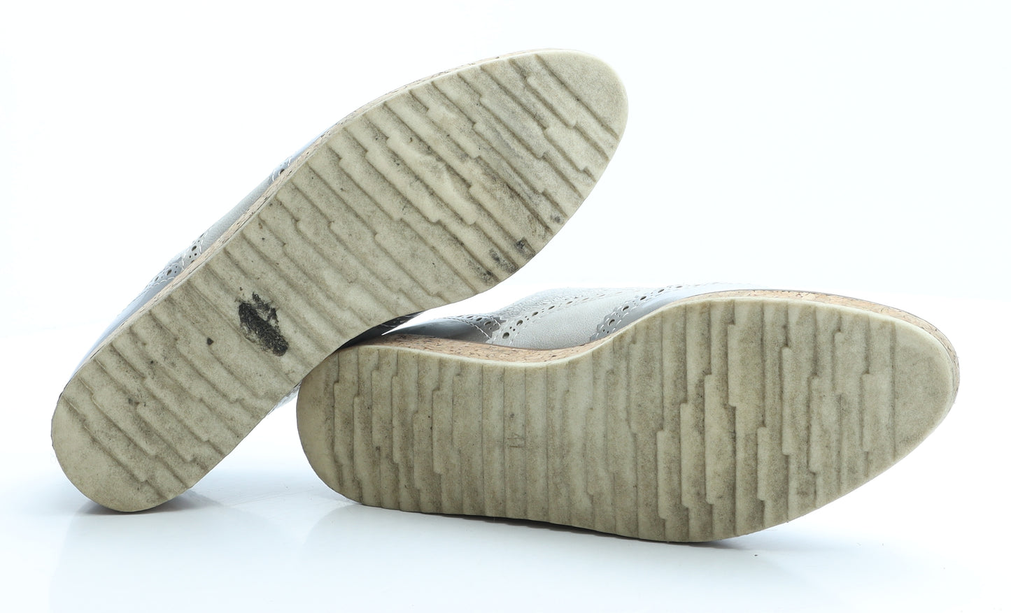 Marco Tozzi Womens Silver Faux Leather Flat UK 8 EUR 41 - Brogue Style