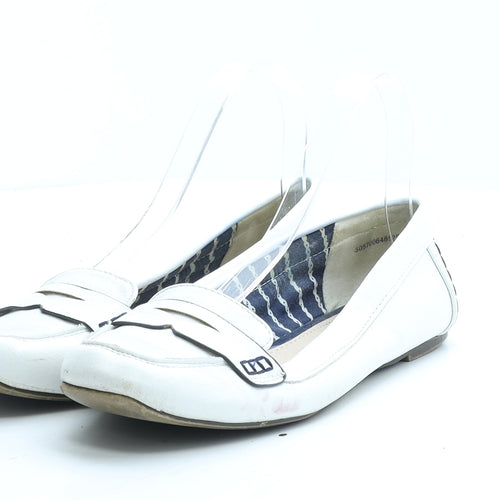 Preworn Womens White Faux Leather Loafer Flat UK 5