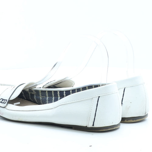Preworn Womens White Faux Leather Loafer Flat UK 5