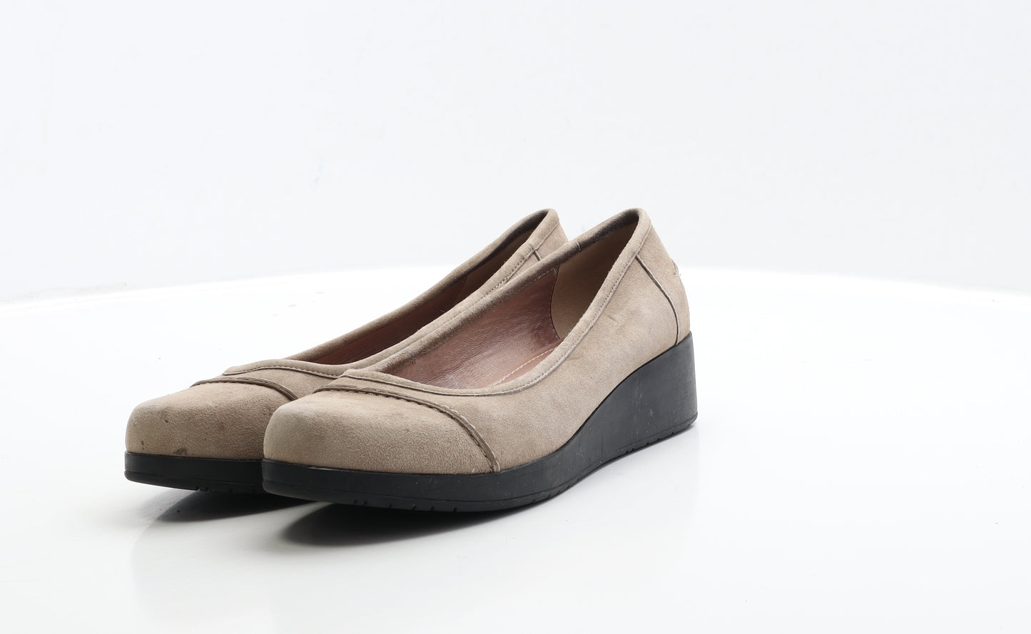 Moda in Pelle Womens Beige Faux Suede Court Heel UK 7 EUR 40