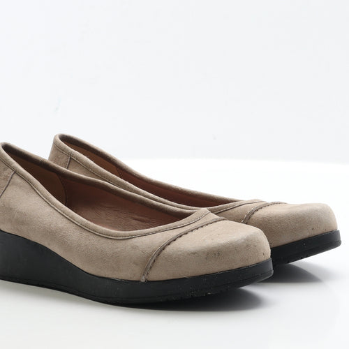 Moda in Pelle Womens Beige Faux Suede Court Heel UK 7 EUR 40