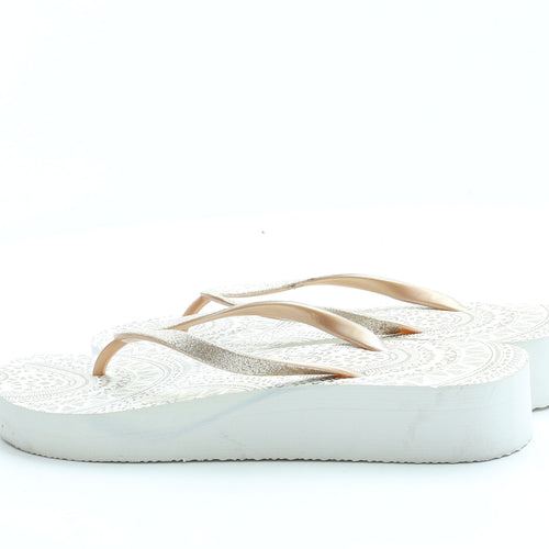 Preworn Womens White Geometric Rubber Thong Sandal UK 7