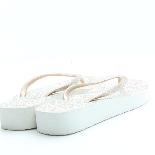 Preworn Womens White Geometric Rubber Thong Sandal UK 7