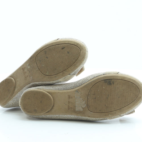 Primark Girls Gold Polyester Ballet Flat UK 4 37 US 6 - Wide Fit