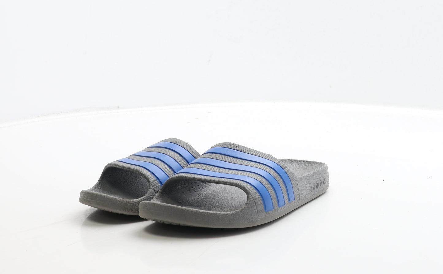 adidas Boys Grey Striped Rubber Slider Sandal UK 1 33