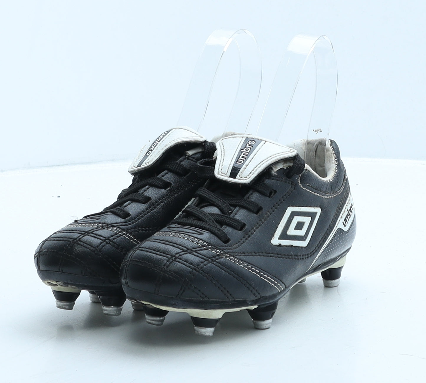 Umbro Boys Black Geometric Leather Trainer UK 11 28 - Football boots