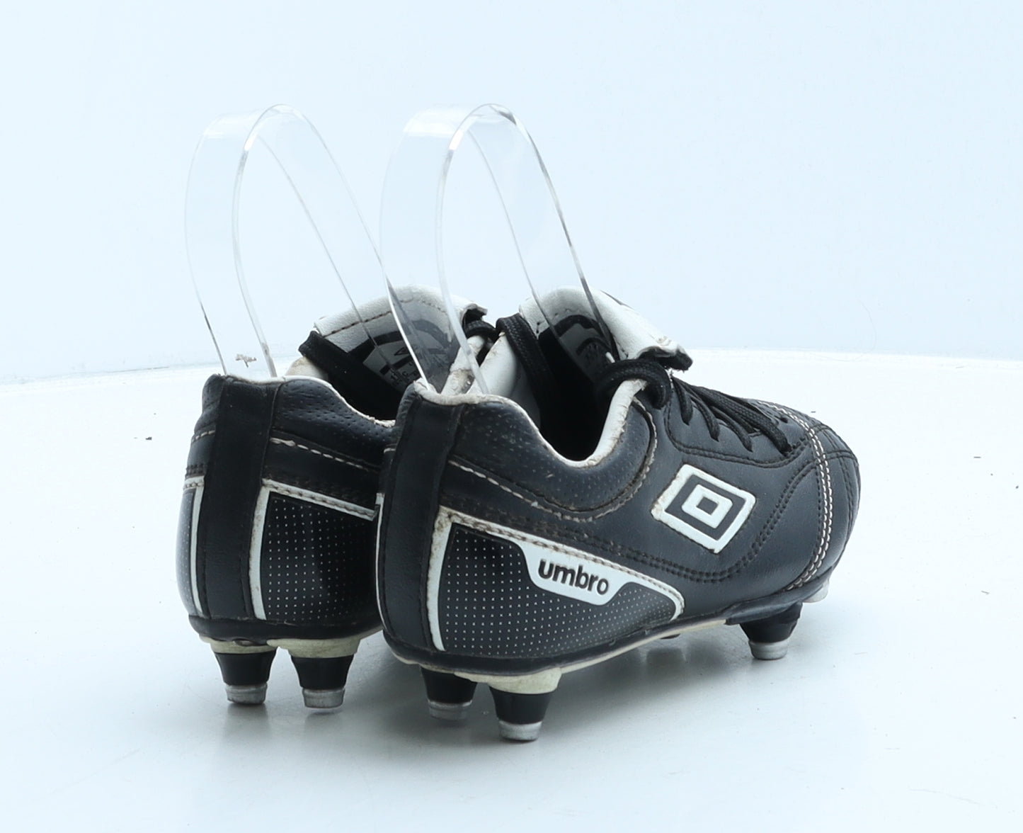 Umbro Boys Black Geometric Leather Trainer UK 11 28 - Football boots