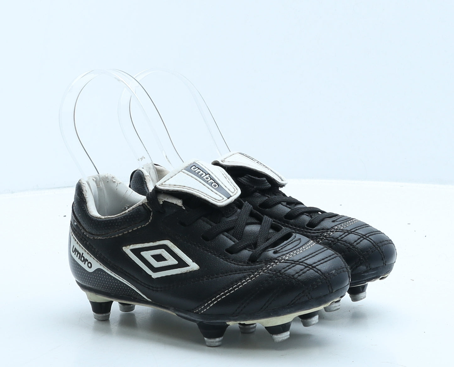 Umbro Boys Black Geometric Leather Trainer UK 11 28 - Football boots