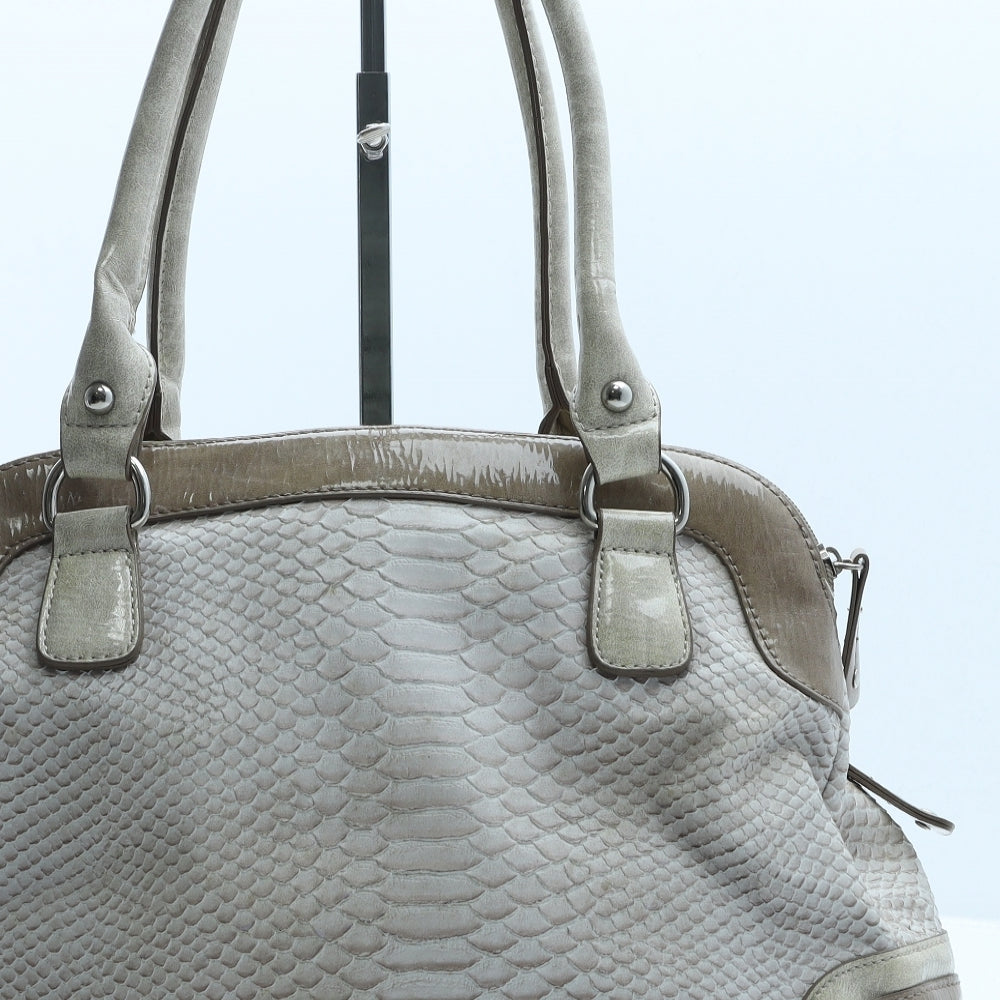 Preworn Womens Beige Animal Print Leather Shoulder Bag Size Medium Zip - Snake Print