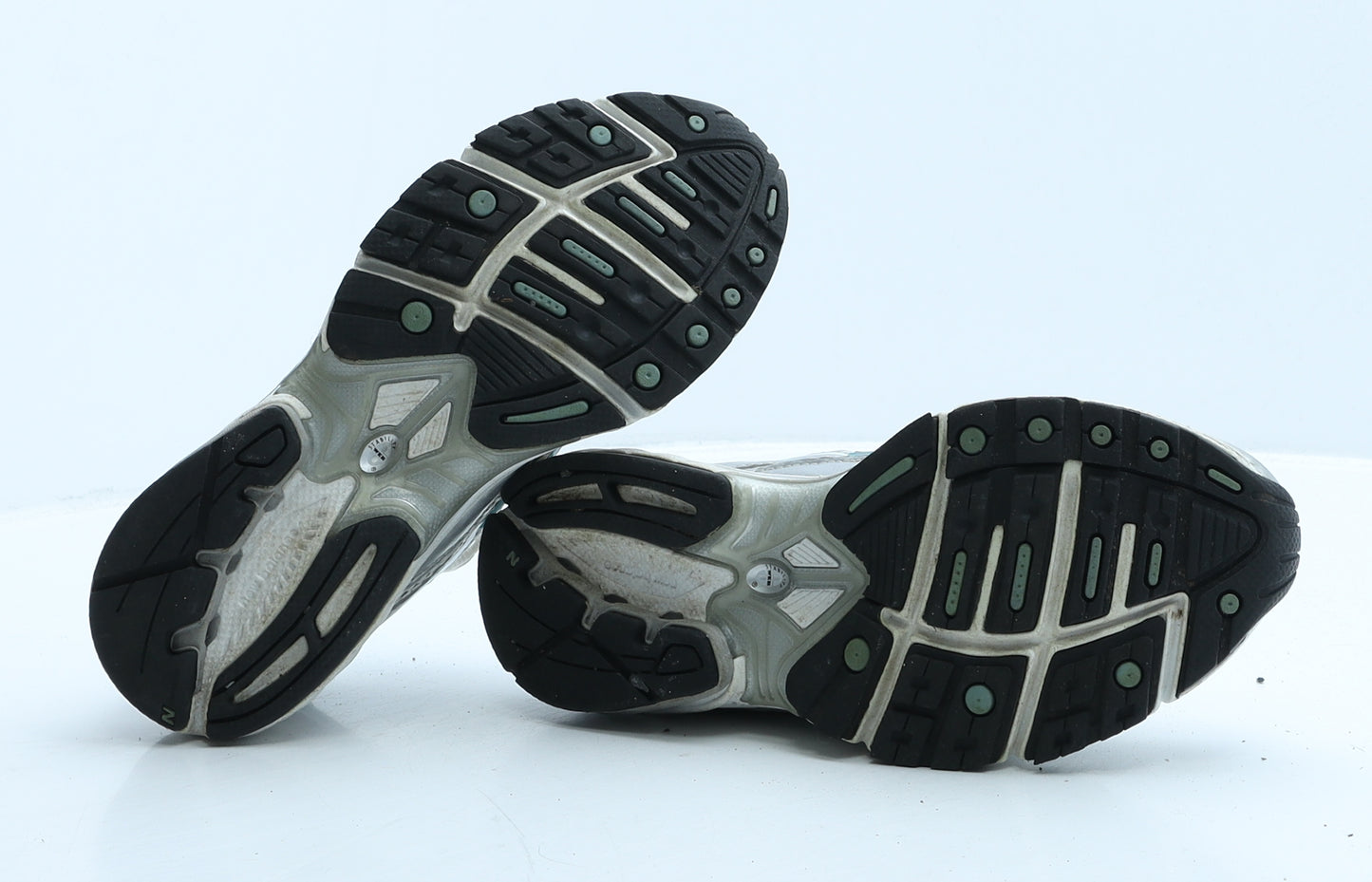 New Balance Womens Grey Geometric Fabric Trainer UK 3 35