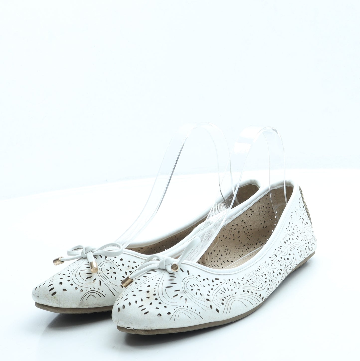 Preworn Womens White Geometric Leather Ballet Flat UK 6